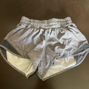 Lululemon Hotty Hot Shorts 2.5”